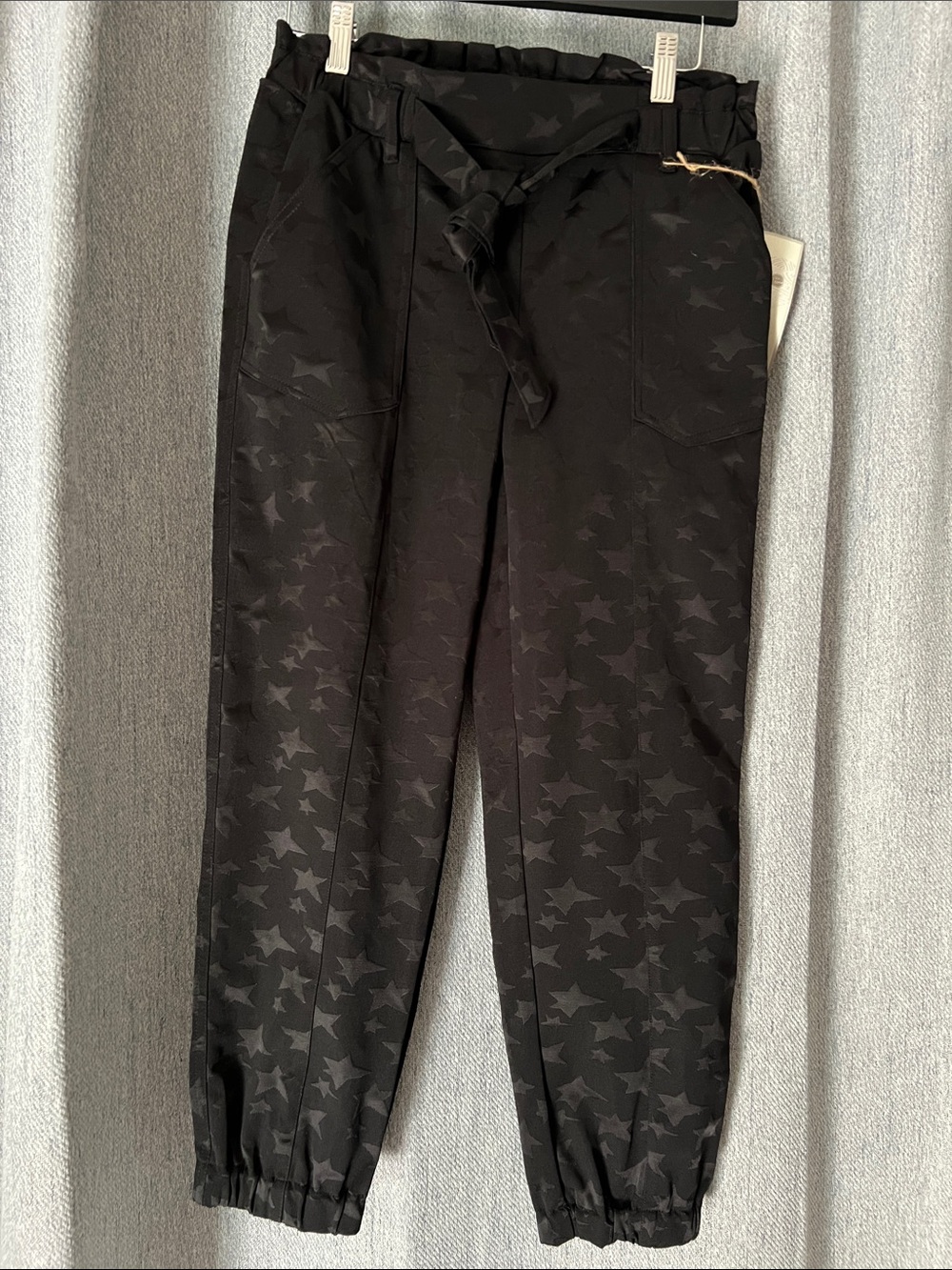 Women's Jolt Black Star-Print Cropped Jogger Pants